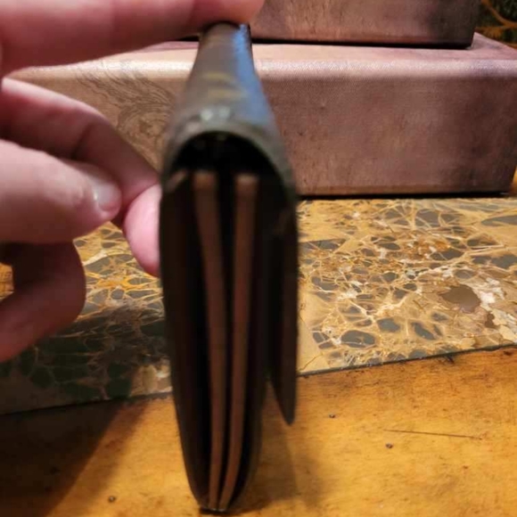 Louis Vuitton Long Wallet - Picture 4 of 9